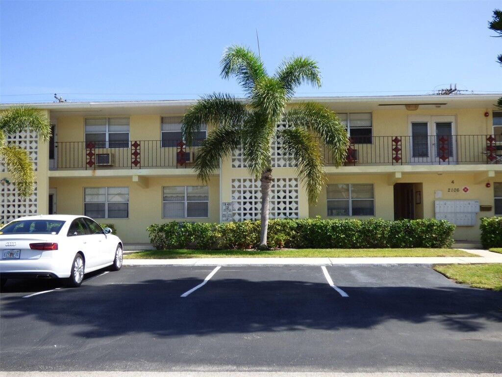 Property Photo:  2106 NE 56th Court 209  FL 33308 