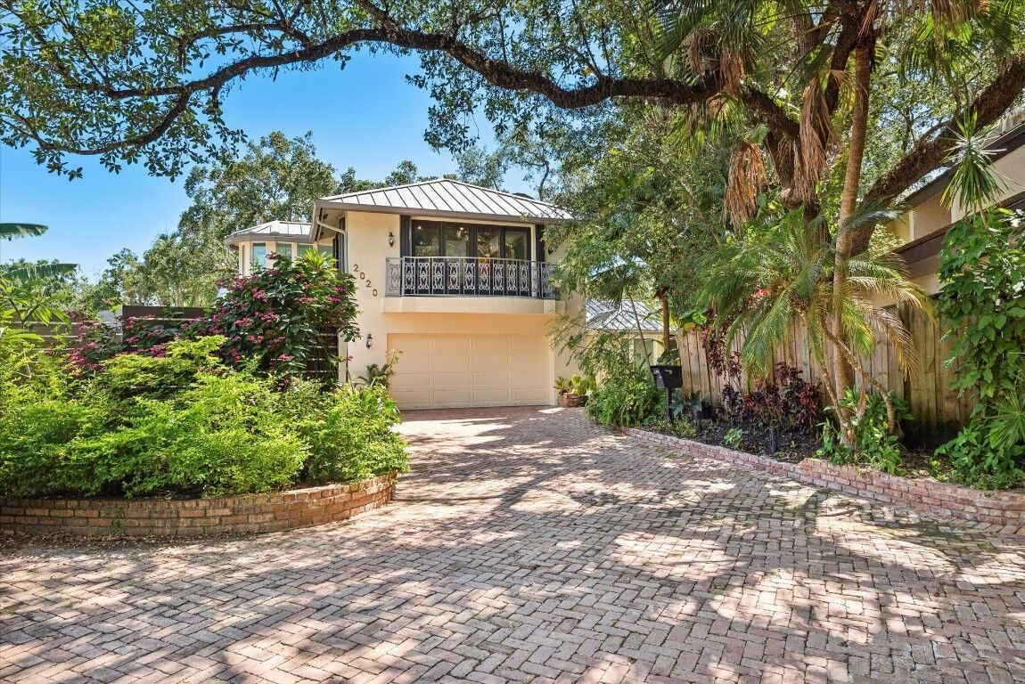 Property Photo:  2020 SW 25th Terrace  FL 33312 