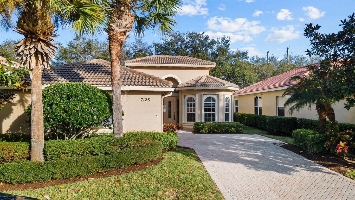 Property Photo: 7128 Maidstone Drive FL 34986