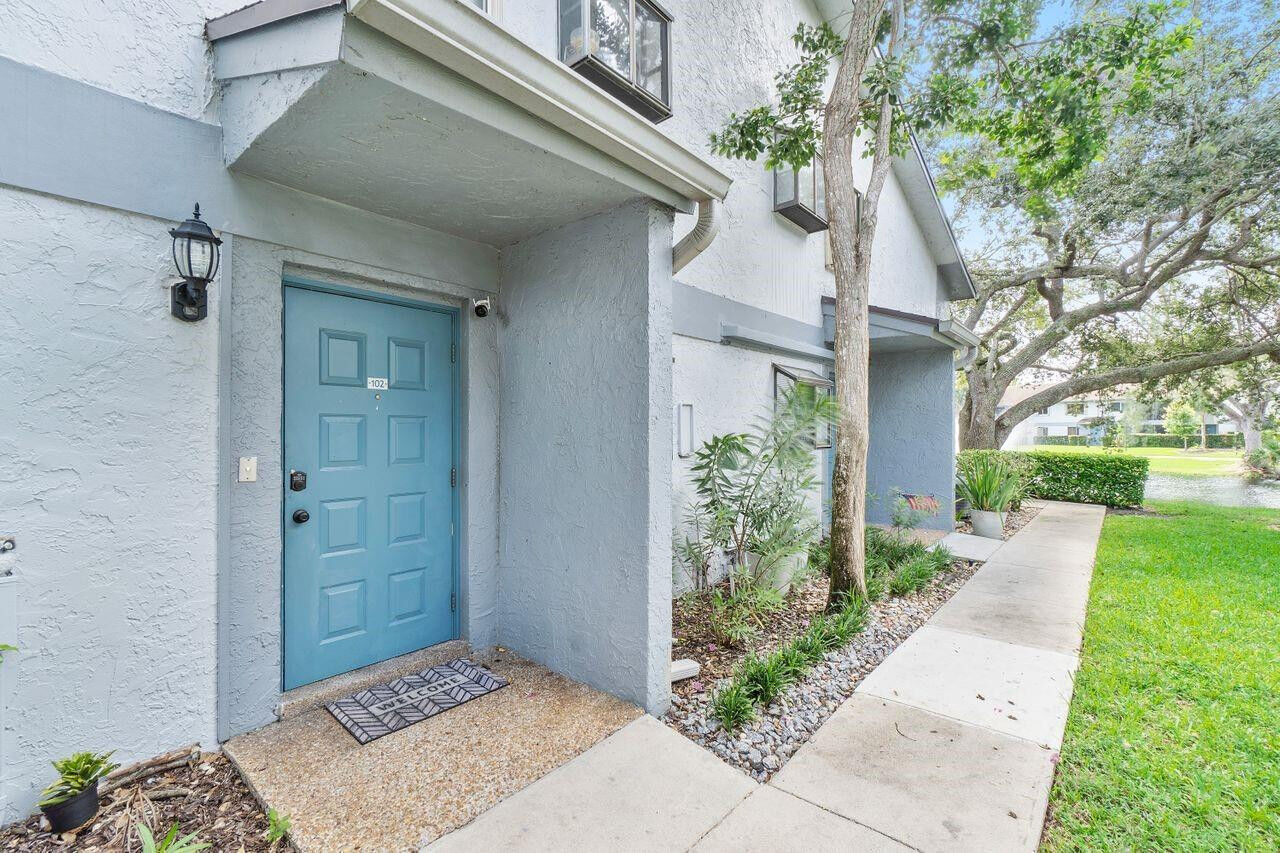 Property Photo:  2725 S Oakland Forest Drive 102  FL 33309 