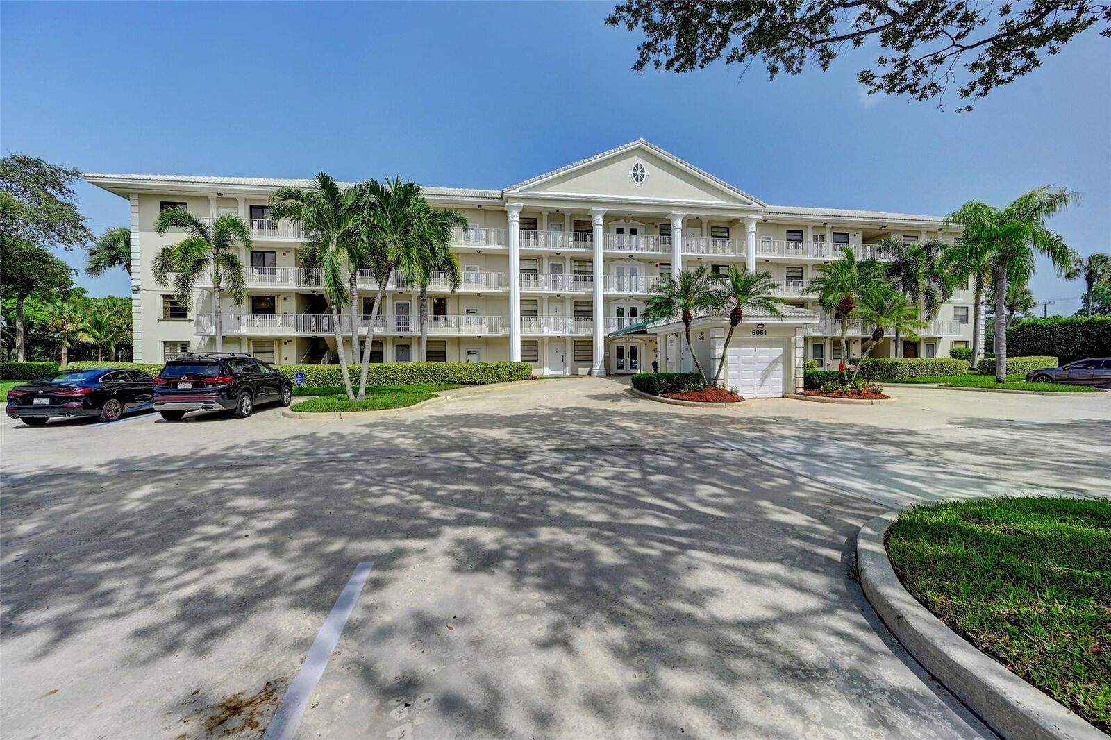 Property Photo:  6061 Balboa Circle 205  FL 33433 