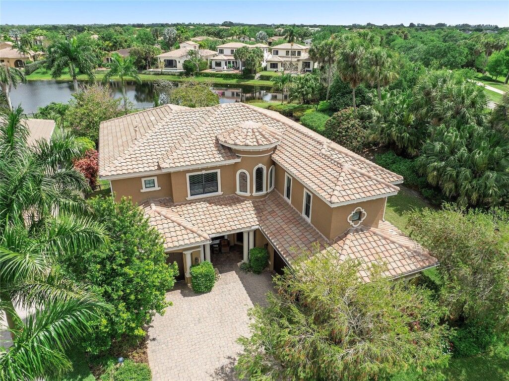 Property Photo:  10103 Sweet Bay Manor  FL 33076 