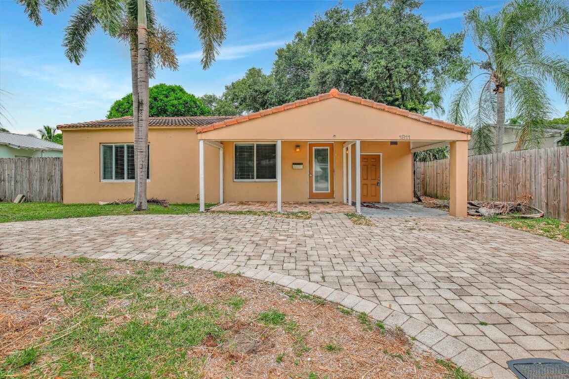 Property Photo: 1811 SW 9th Avenue FL 33315