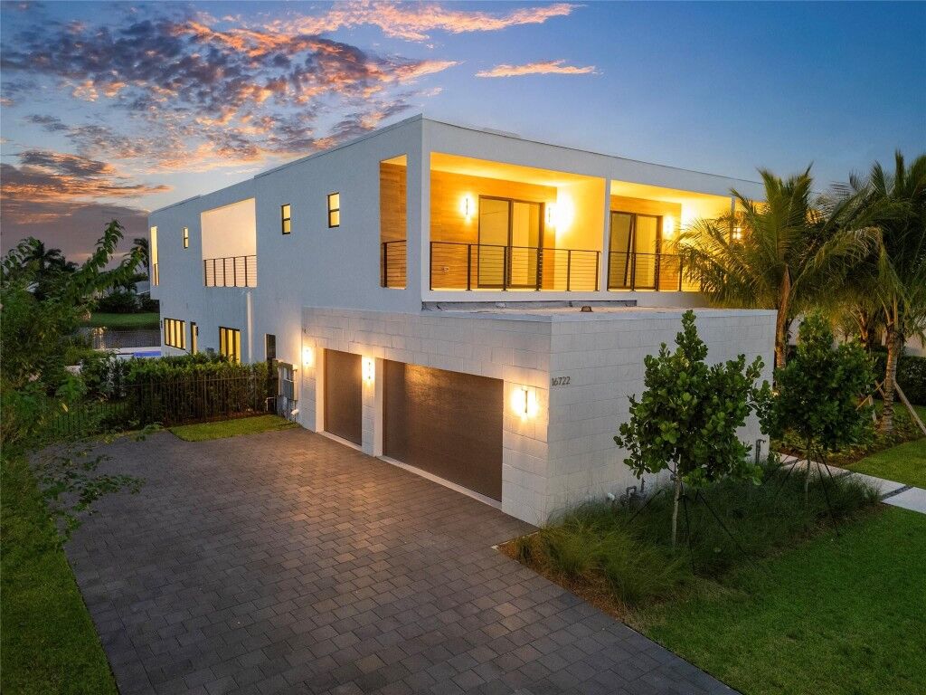 Property Photo:  16722 S Botaniko Drive  FL 33326 