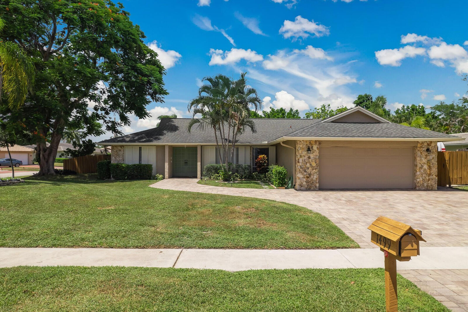 Property Photo:  1499 SW 1st Street  FL 33486 