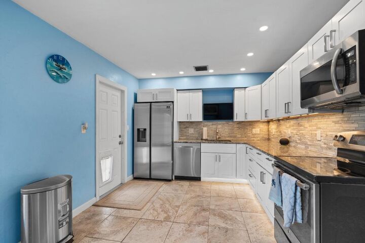 Property Photo: 315 SW 6th Court FL 33426