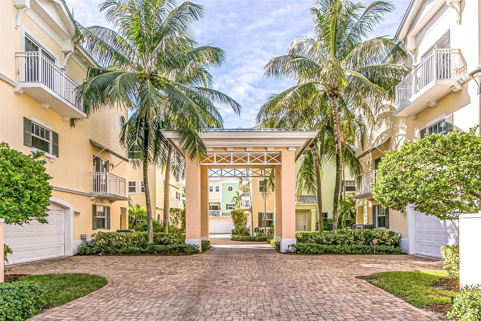 Property Photo:  630 SE 15th Street 4  FL 33316 