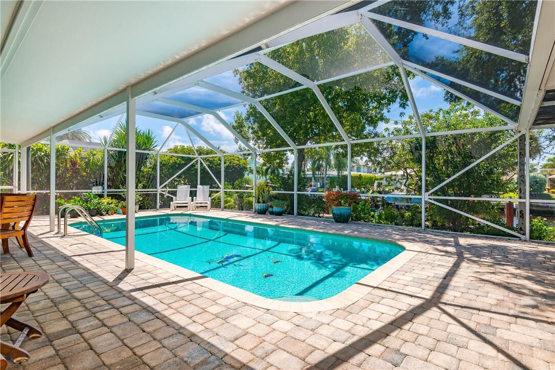 Property Photo: 290 SE 9th Street FL 33060