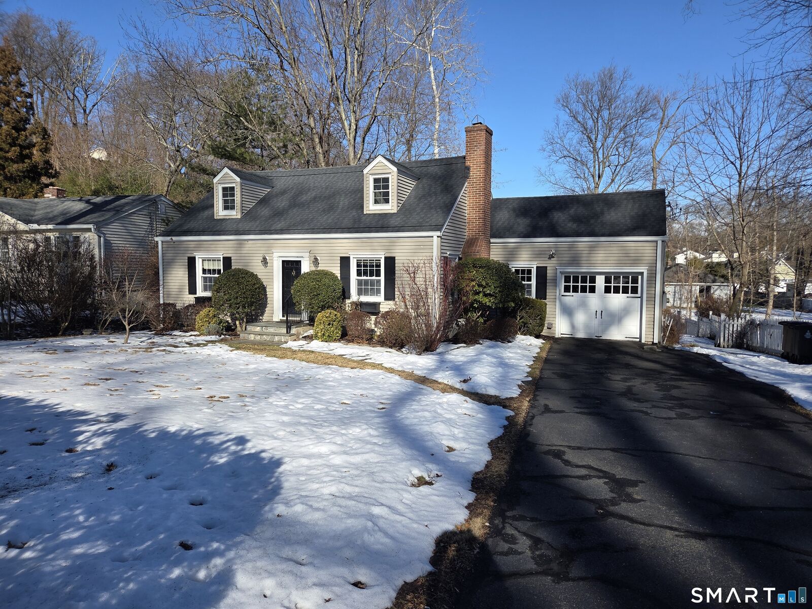 Property Photo:  51 Glendale Road  CT 06906 