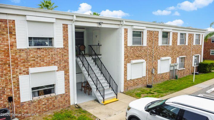 Property Photo:  190 E Olmstead Drive  FL 32780 