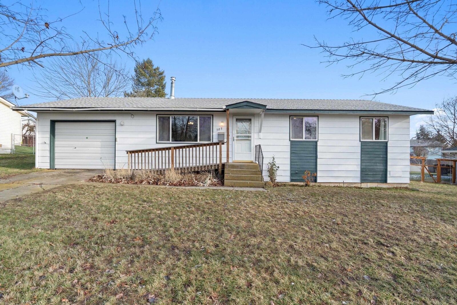 Property Photo:  305 Holladay Dr  WA 99004 