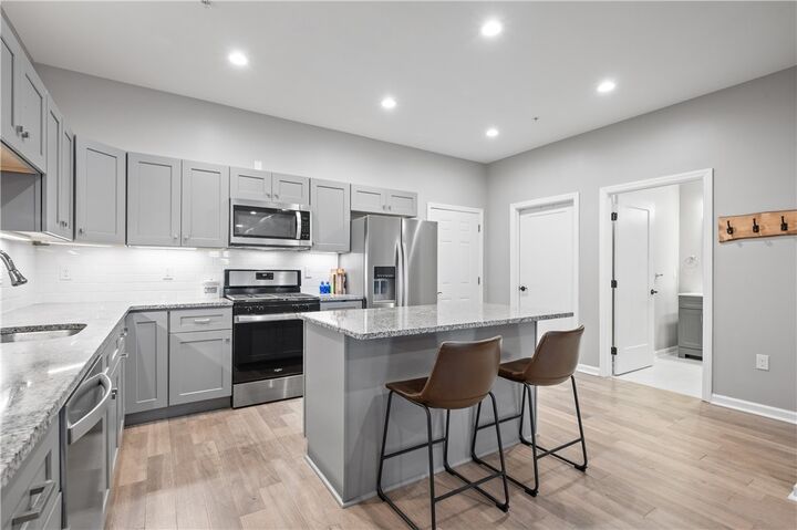 Property Photo: 3809 Liberty Ave 303 PA 15201