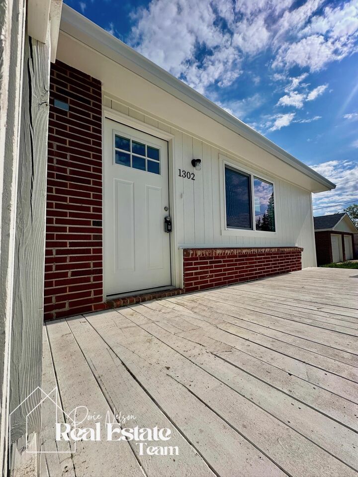 Property Photo:  1302 E 7th Street  WY 82601 