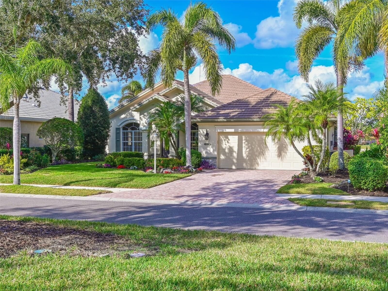 Property Photo: 6619 Waters Edge Way FL 34202