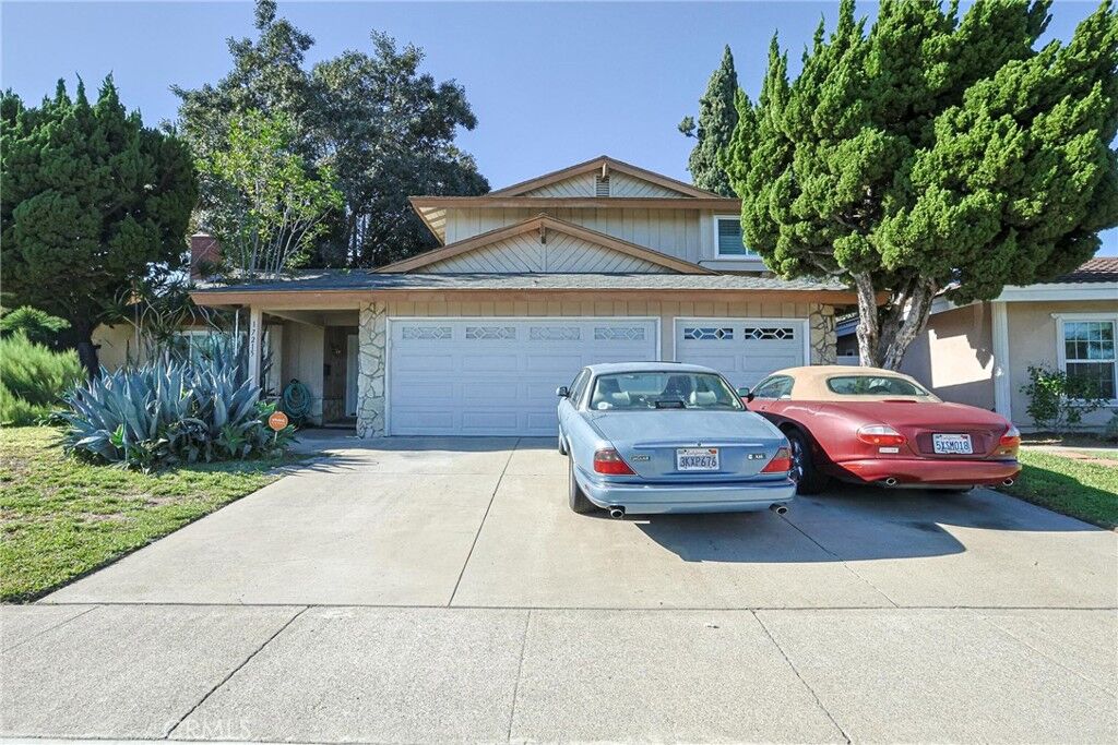 Property Photo:  17215 Buttonwood  CA 92708 