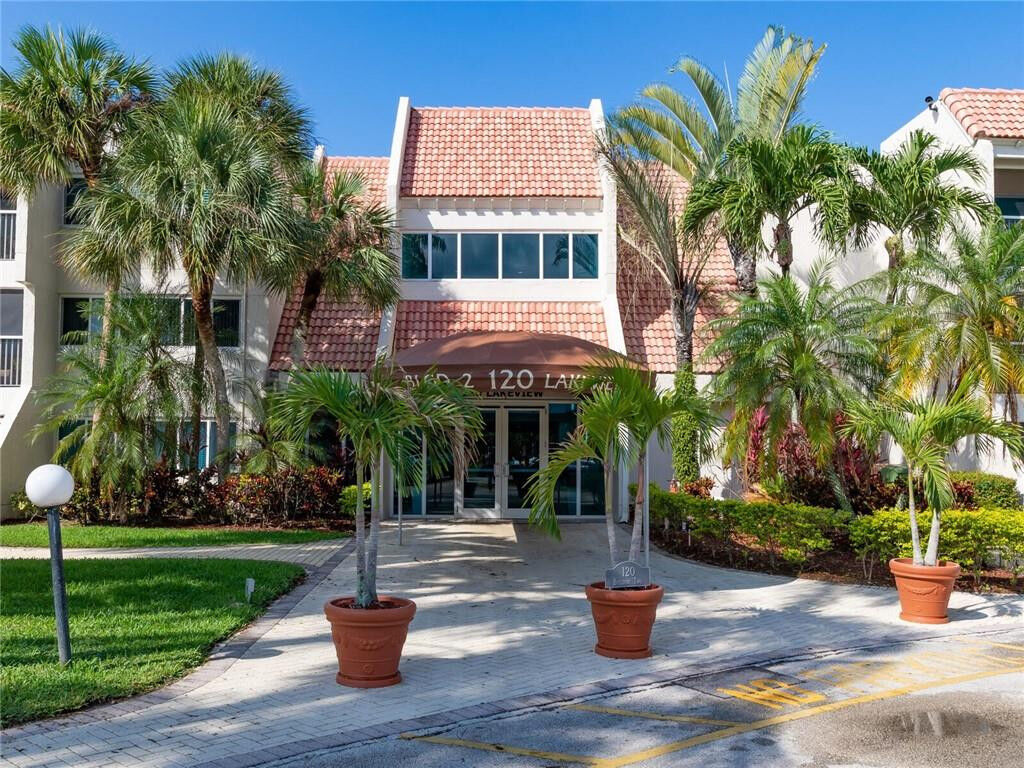 Property Photo: 120 Lakeview Drive 307 FL 33326