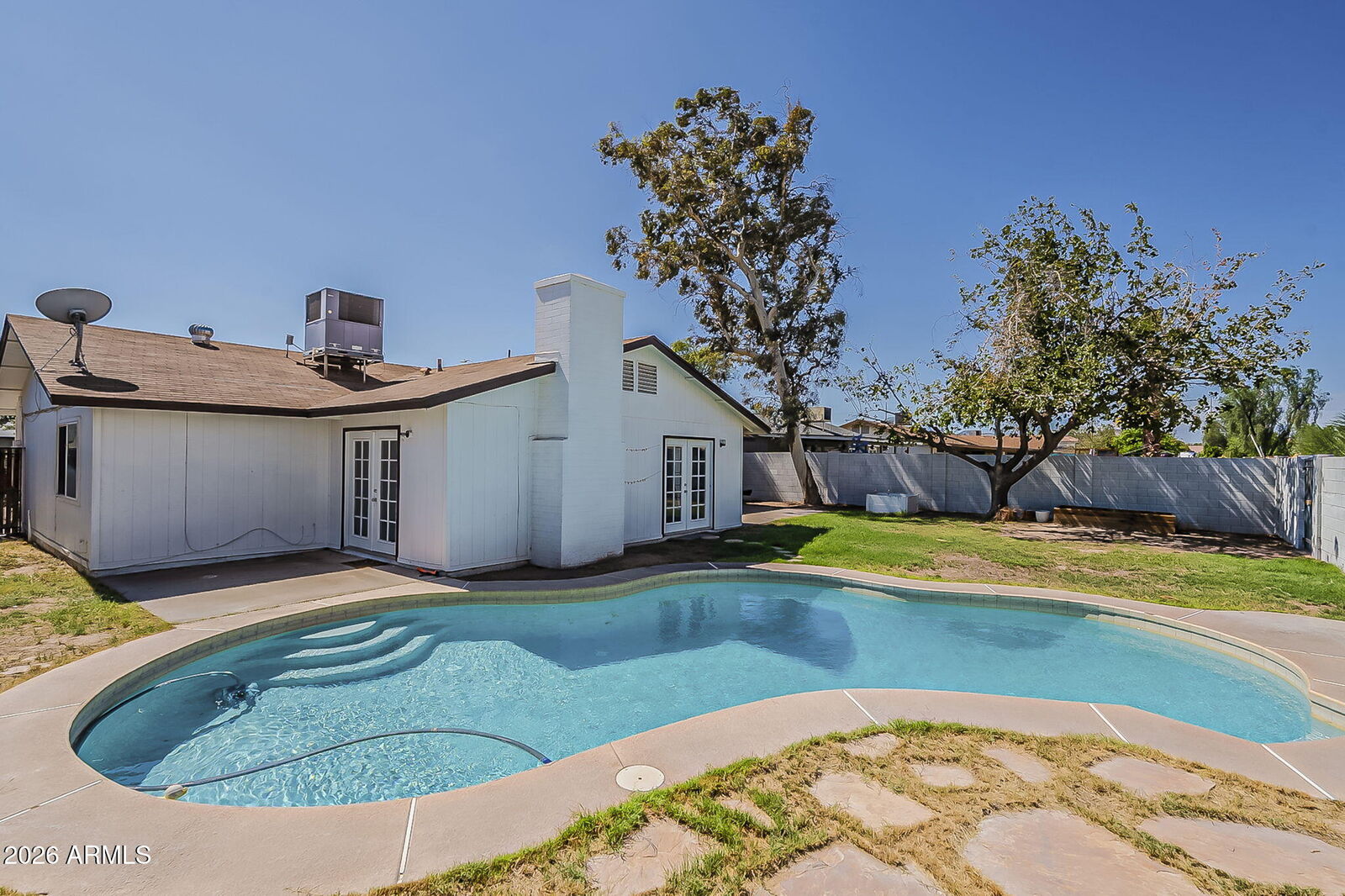 Property Photo:  834 W Julie Drive  AZ 85283 