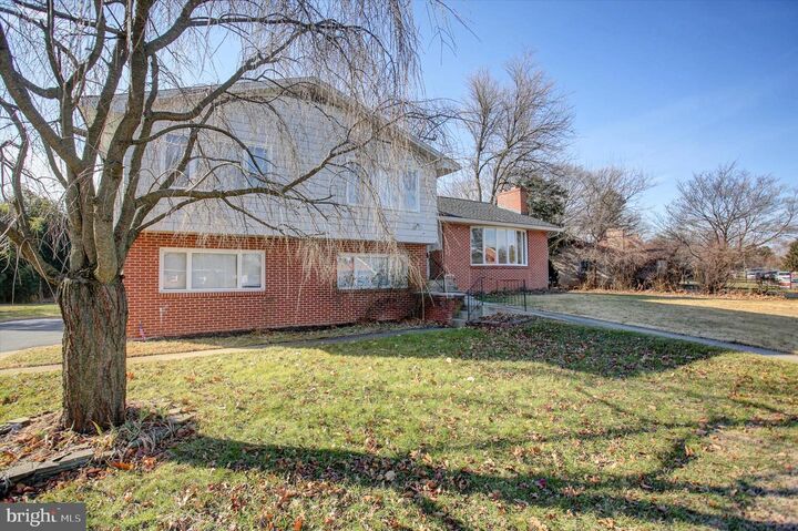 Property Photo:  970 Leidig Drive  PA 17201 