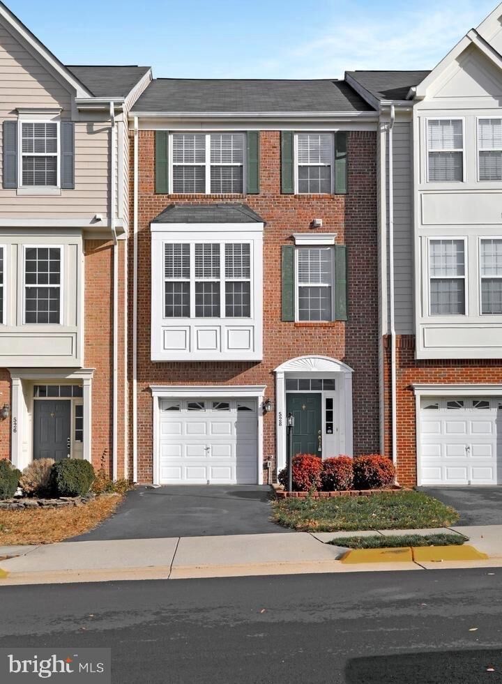 Property Photo:  528 McArthur Terrace NE  VA 20176 