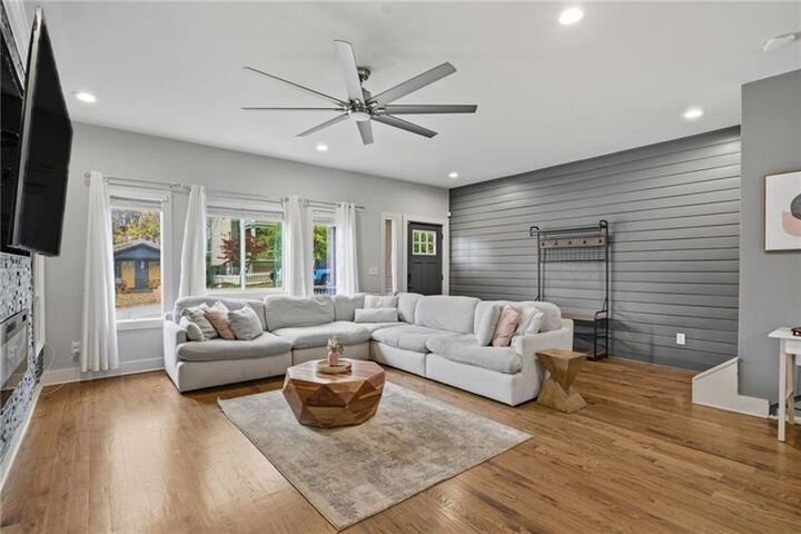 Property Photo:  160 Vanira Avenue SE A  GA 30315 