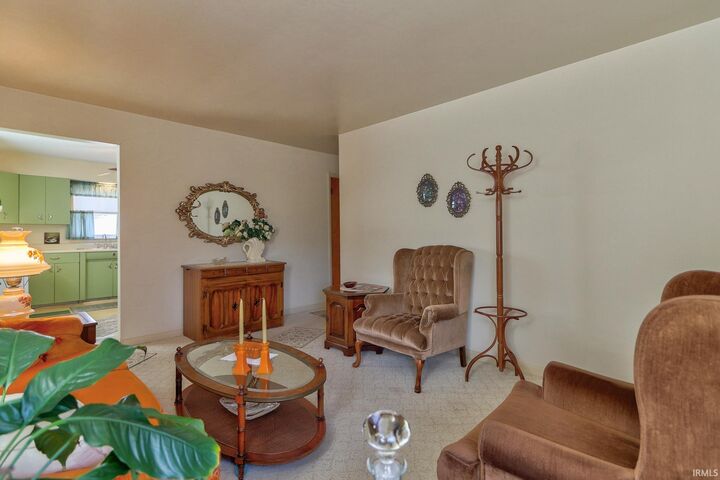 Property Photo:  1300 N Villa Drive  IN 47711-4952 