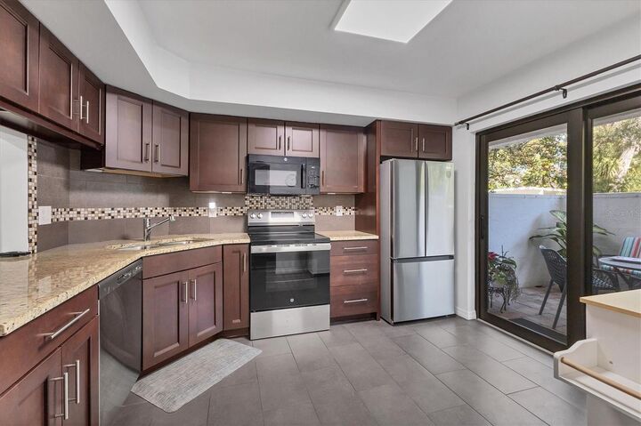 Property Photo: 3332 Thornwood Road 3332 FL 34231