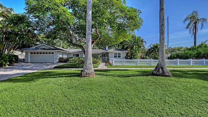 Property Photo: 4810 Bay Shore Road FL 34234