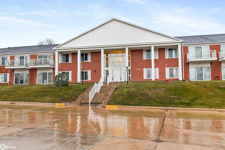 Property Photo:  514 Olive Street E  IA 50158 