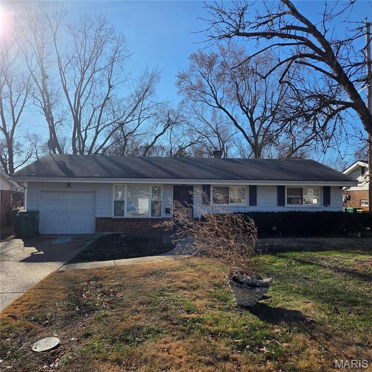 Property Photo:  840 Lebon Drive  MO 63137 