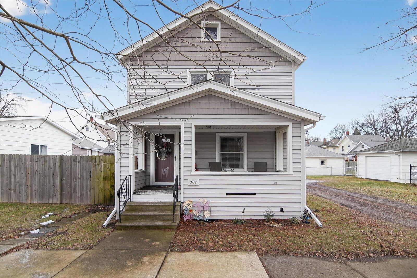 Property Photo:  907 6th Street  MI 49203 