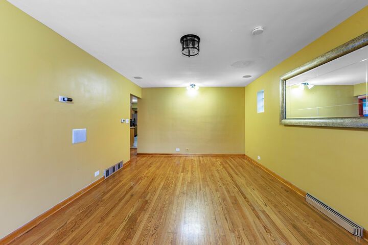 Property Photo: 1124 Linden Avenue IL 60104