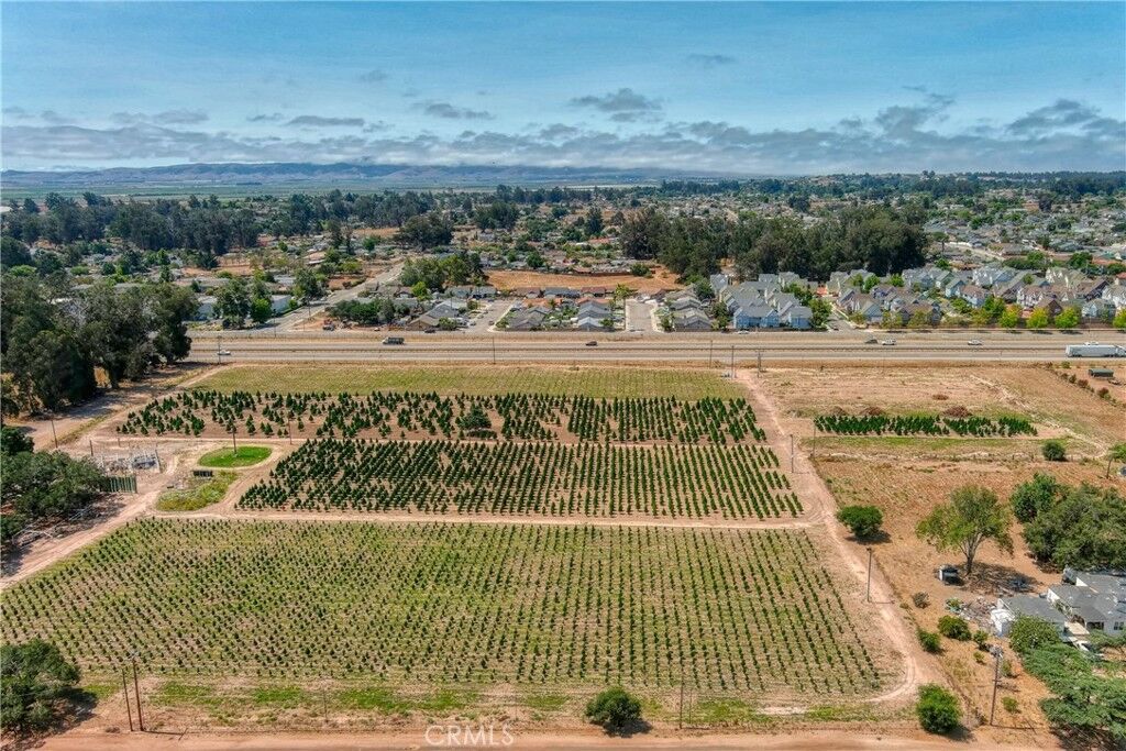 Property Photo:  12 Oakglen S  CA 93444 