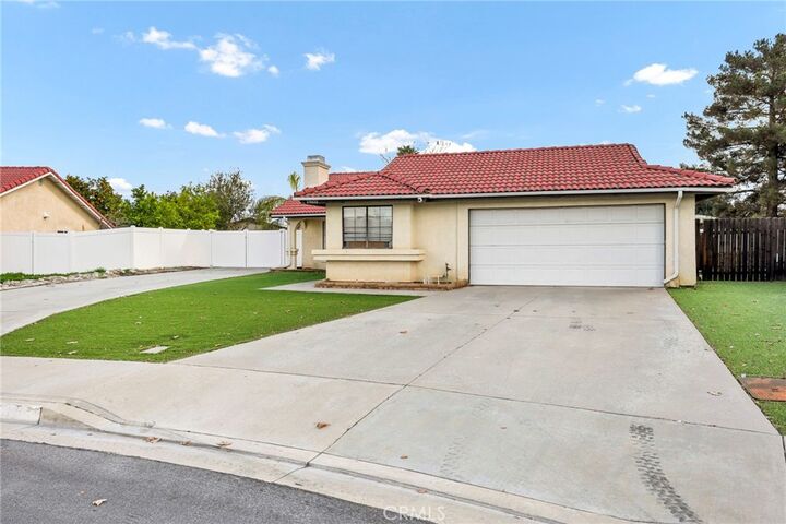 Property Photo:  25420 Stephvon  CA 92544 