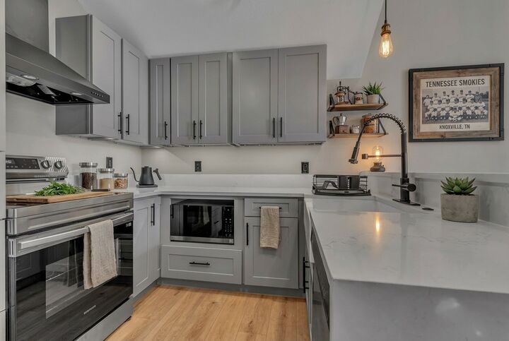 Property Photo: 105 W Jackson Ave 9 TN 37902