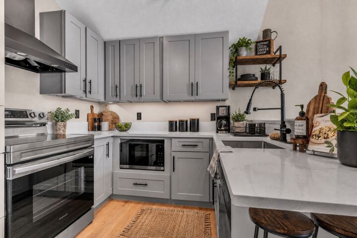 Property Photo:  105 W Jackson Ave 9  TN 37902 