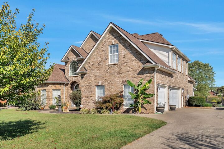 Property Photo:  205 Apricot Ln  TN 37129 