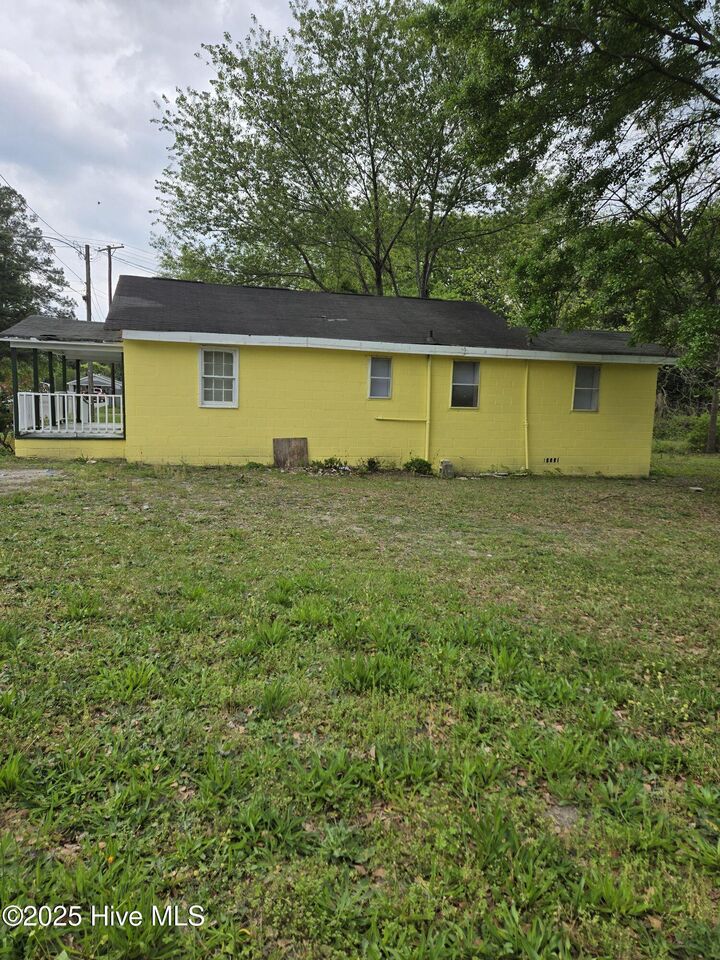Property Photo:  607 Washington Street  NC 28352 