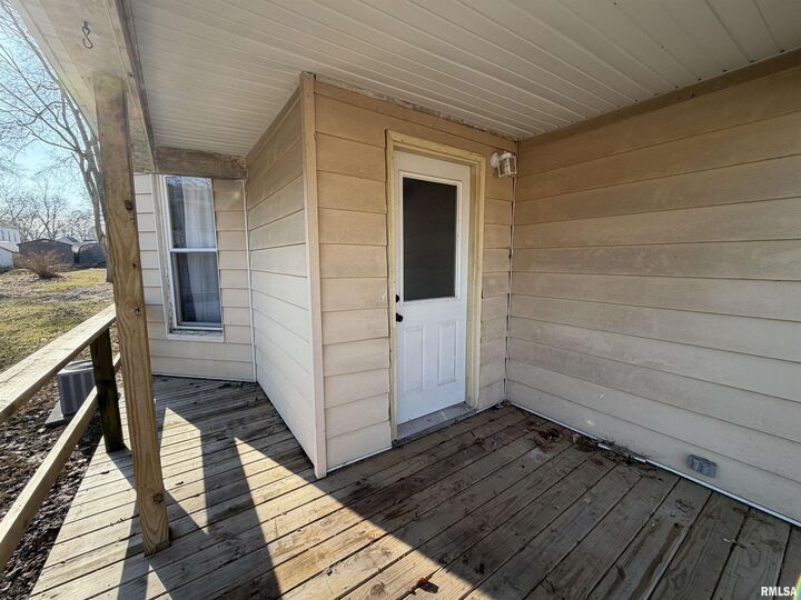 Property Photo:  307 Clinton Street  IL 61415 