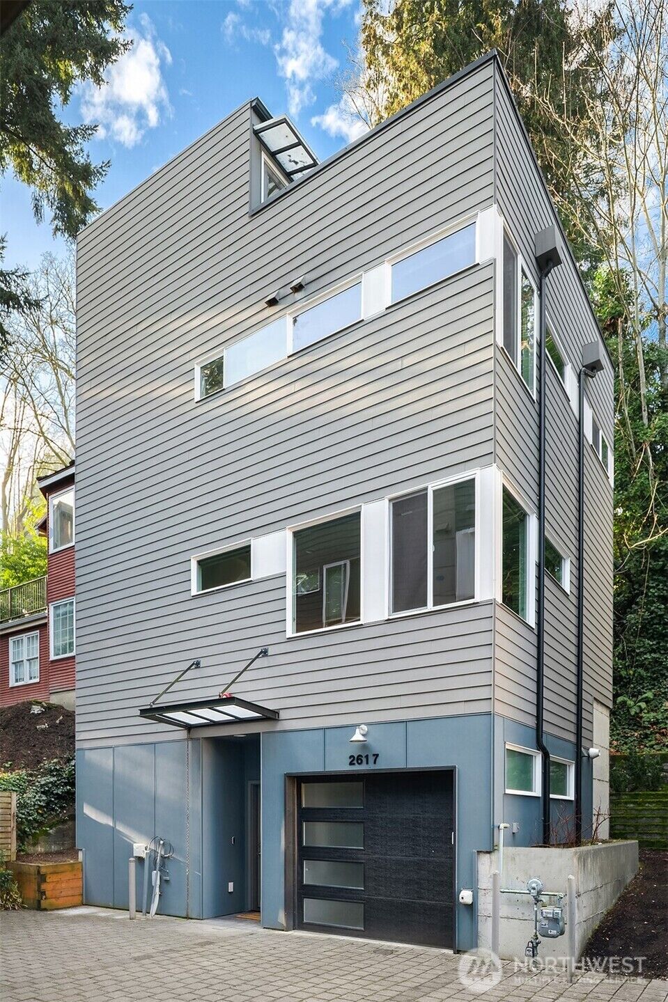 Property Photo: 2617 3rd Avenue W WA 98119