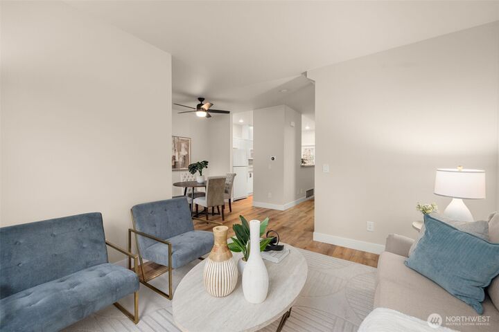 Property Photo: 6773 SE Cougar Mountain Way 4 WA 98006