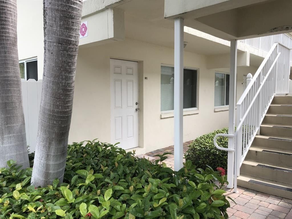 Property Photo:  1892 NE 46th Street B 1  FL 33308 
