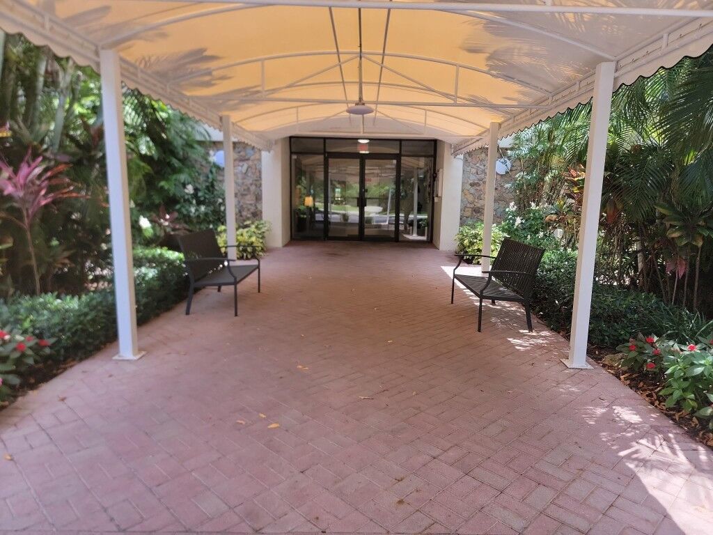 Property Photo: 4000 Cypress Grove Way 305 FL 33069