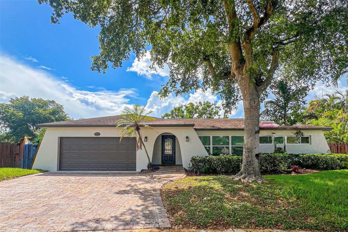 Property Photo: 8759 SW 51st Place FL 33328