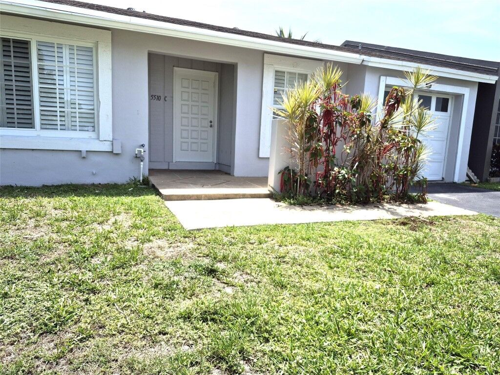 Property Photo:  5510 S Lakewood Circle C  FL 33063 
