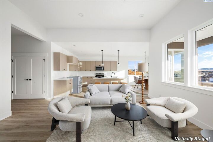 Property Photo: 6645 W 27th Ave WA 99338