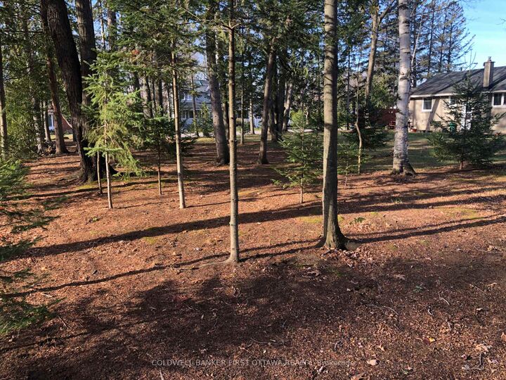 Property Photo:  65 Vaan Drive  ON K2G 0C2 