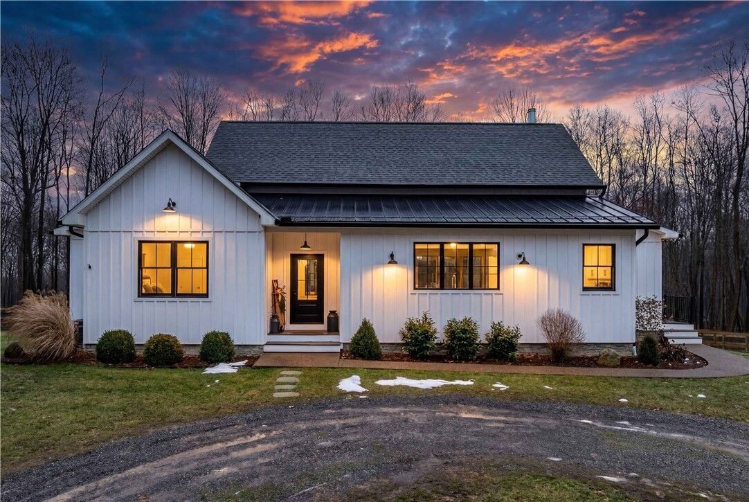 Property Photo:  103 Silver Oak Ln  PA 16057 