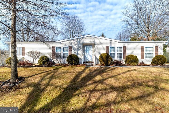 Property Photo:  13 Asheton Lane  PA 18964 