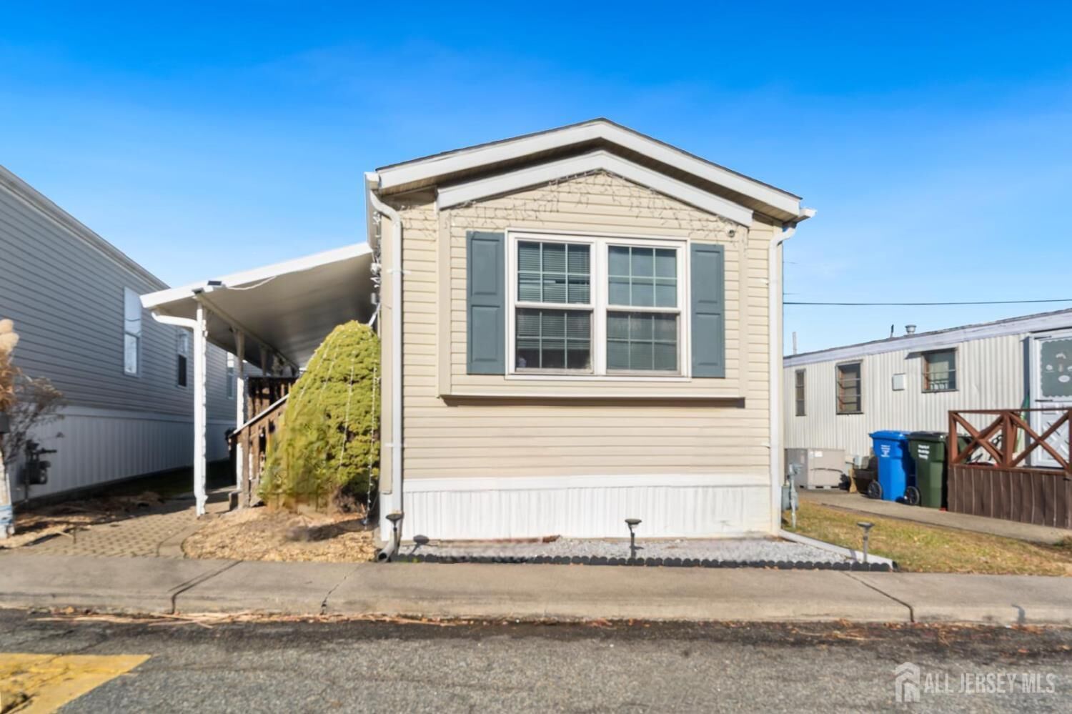 Property Photo:  38 Helen Avenue  NJ 07001 