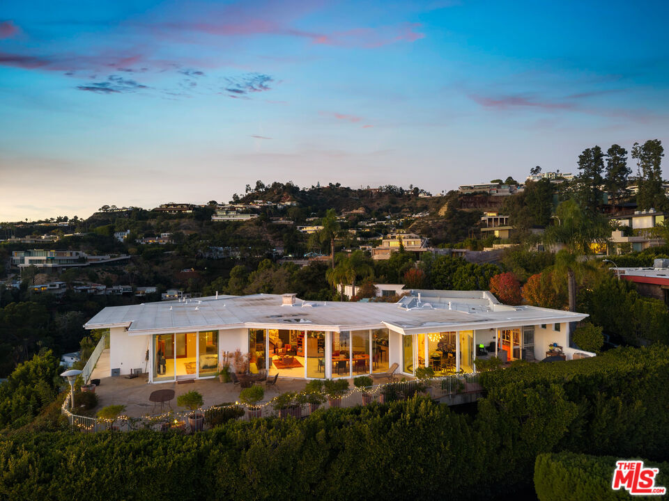 Property Photo:  1515 Blue Jay Way  CA 90069 